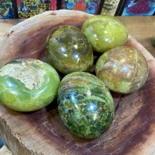Green Opal Large Tumble / Palm