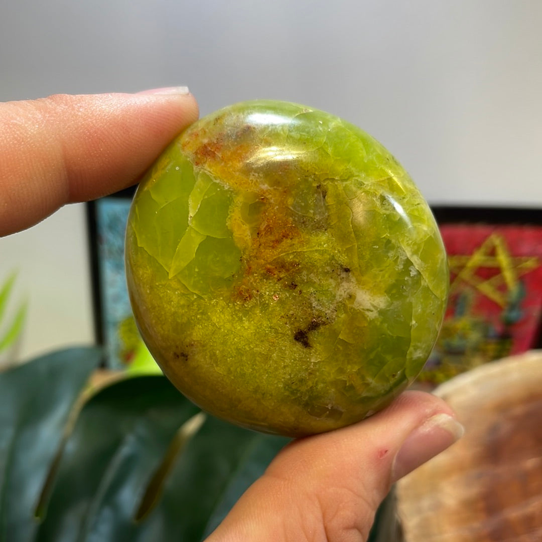 Green Opal Large Tumble / Palm