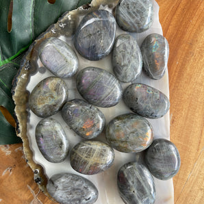 Labradorite Palm Tumble | Medium